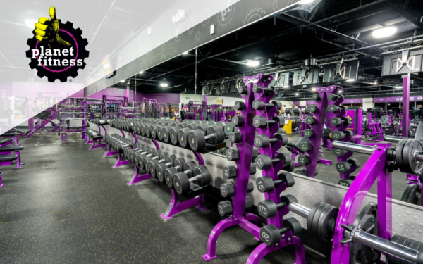 A picture of the exercise equipment at Planet Fitness